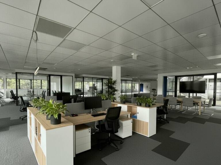 BUREAUX à LOUER — photo 1