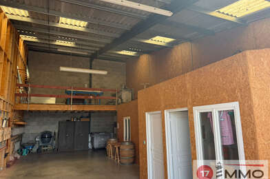 Local industriel  193900 €