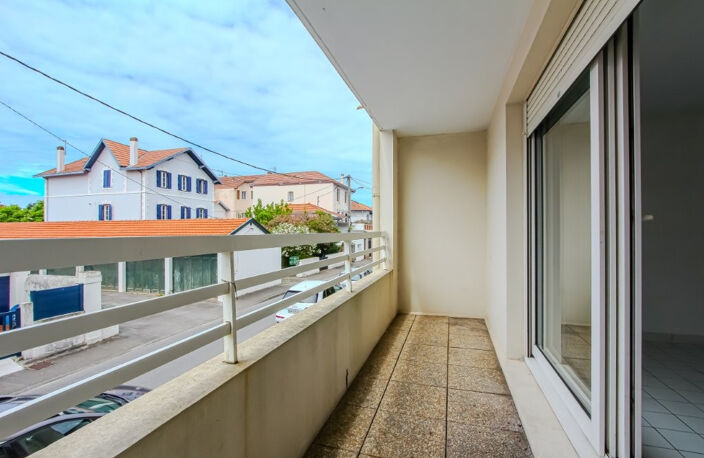 BIARRITZ - PROXIMITE CENTRE VILLE APPARTEMENT -T2 BALCON- CAVE -PARKING — photo 2