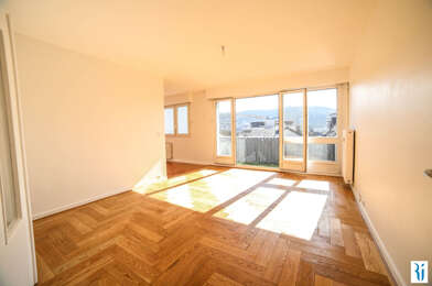 Appartement 3 pièces 870 €