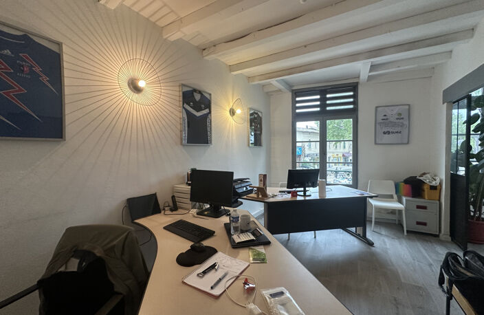 À LOUER   BUREAUX PROFESSIONNELS PLACE DE LA LIBERATION — photo 2