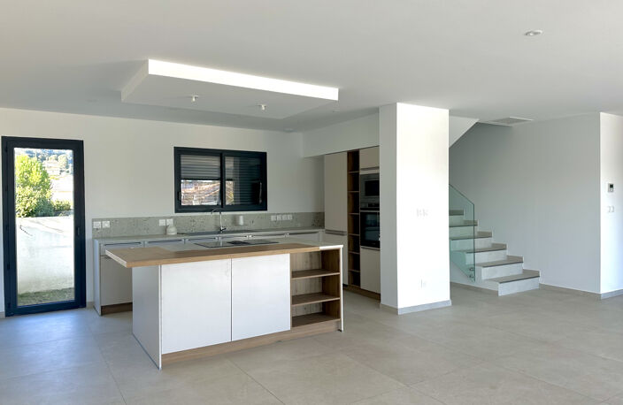 Villa mitoyenne récente 150 m2   4 chambres   Suite parentale   Piscine   Quartier calme   Proche commodités — photo 2