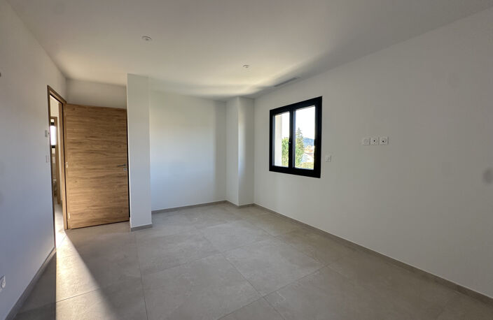 Villa mitoyenne récente 150 m2   4 chambres   Suite parentale   Piscine   Quartier calme   Proche commodités — photo 4