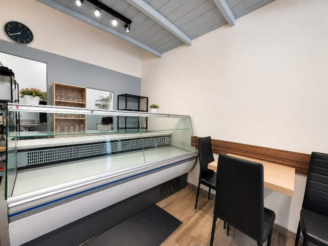 RARE FONDS DE COMMERCE UZES CENTRE — photo du bien