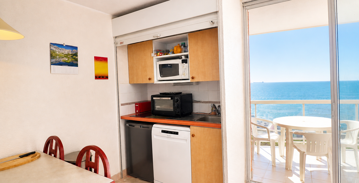 2 PIECES FRONT DE MER A LA CORNICHE — photo 1