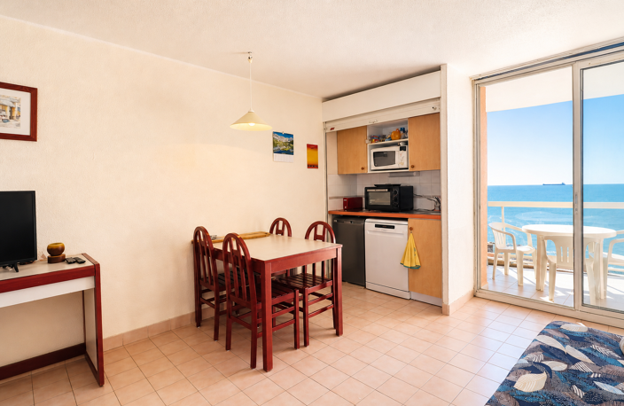 2 PIECES FRONT DE MER A LA CORNICHE — photo 2