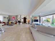 Plain-pied d'exception 174m² au calme, centre village avec piscine et pool house — photo 2