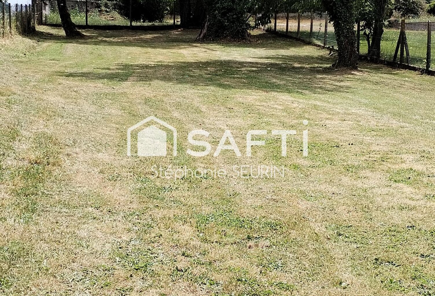 Terrain constructible de 800m² — photo 1