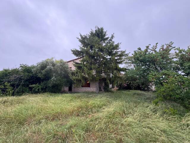Maison à rénover  Saint-Geniès-de-Comolas — photo du bien
