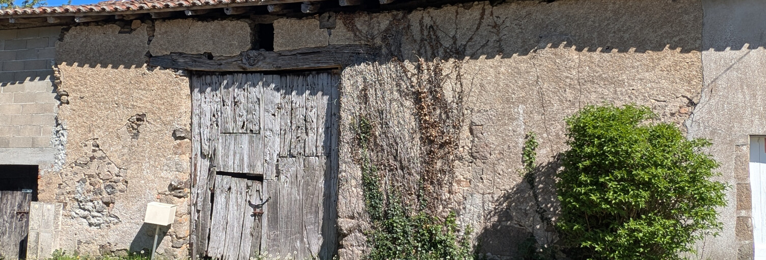 Divers  125 m² à vendre à Esse (16500)