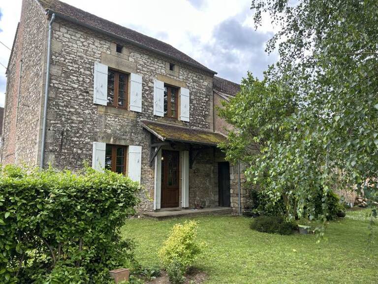 Maison en pierre de 5 pièces principales — photo 1