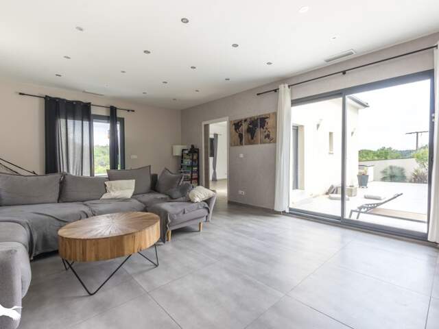 Villa de 6 pièces principales — photo du bien