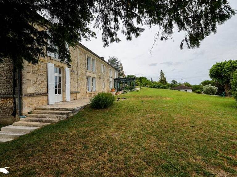 Maison en pierre de 8 pièces principales — photo 1