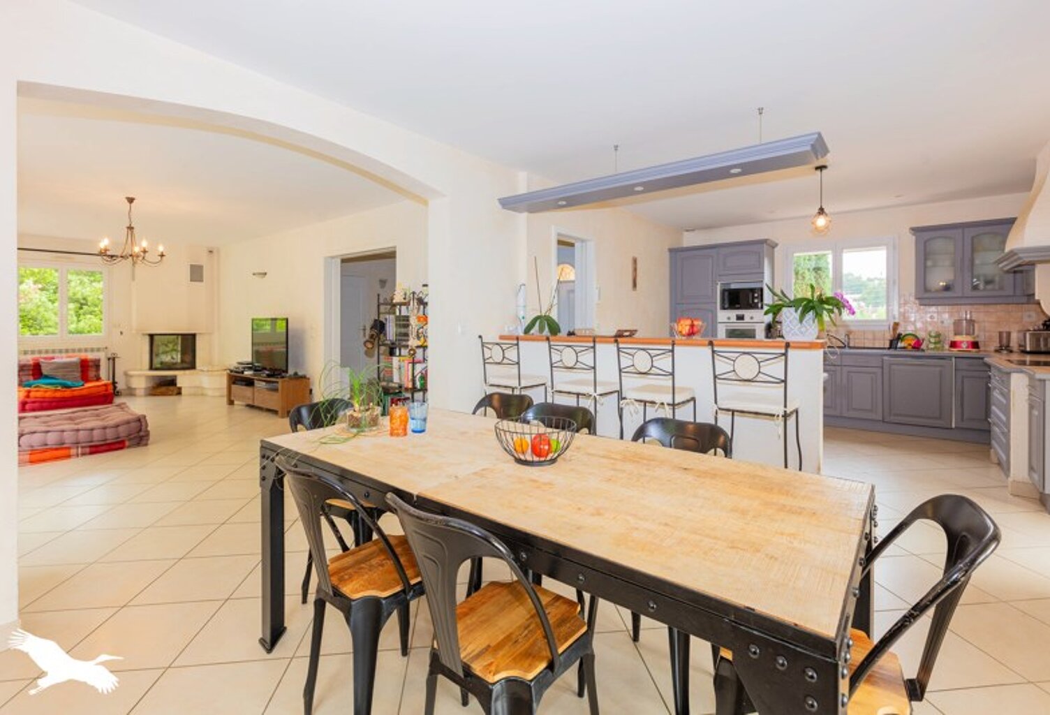 Contemporaine de 9 pièces principales — photo 1