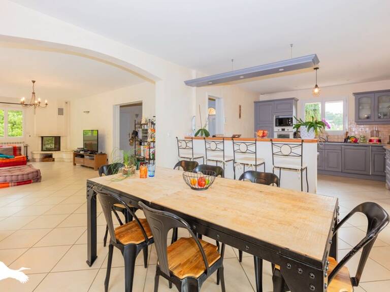 Contemporaine de 9 pièces principales — photo 1