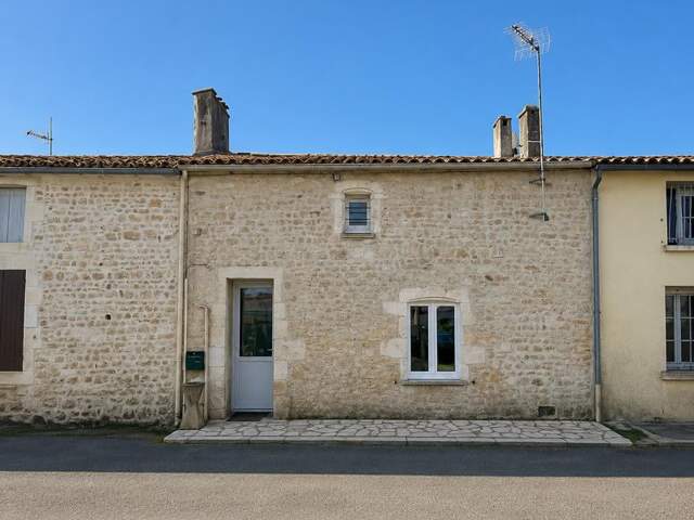 Maison en pierre de 3 pièces principales — photo du bien
