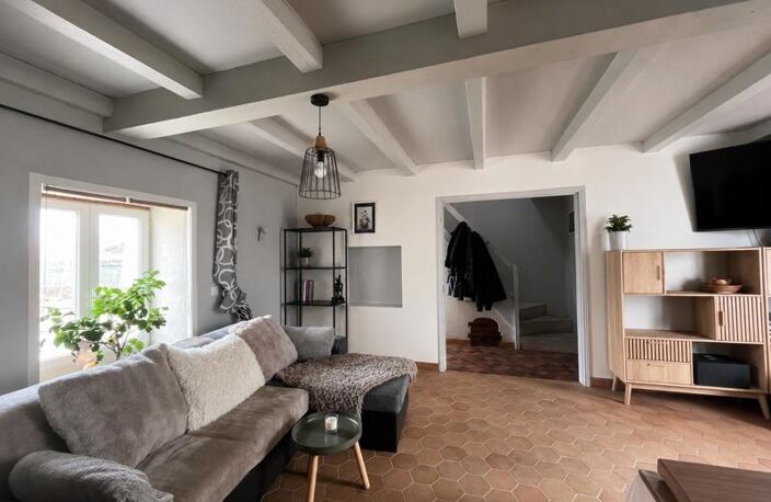 Maison en pierre de 3 pièces principales — photo 2