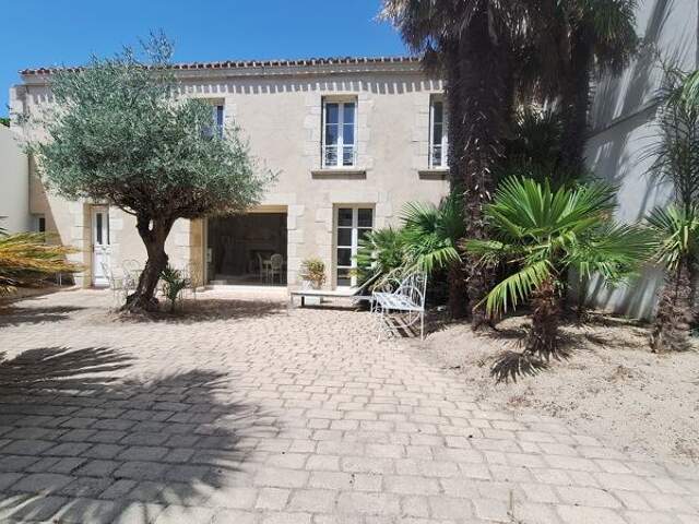 Maison en pierre de 3 pièces principales — photo du bien