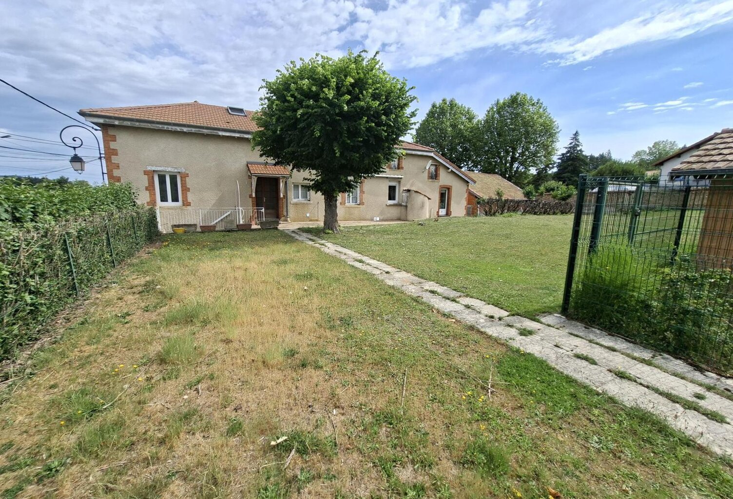 Vente maison 4 pièces 203 m² Saint-Symphorien-de-Lay (42470) — photo 1
