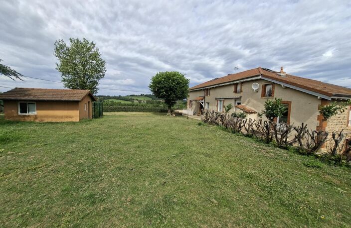 Vente maison 4 pièces 203 m² Saint-Symphorien-de-Lay (42470) — photo 2