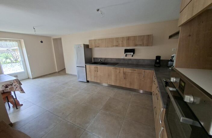 Vente maison 4 pièces 203 m² Saint-Symphorien-de-Lay (42470) — photo 3