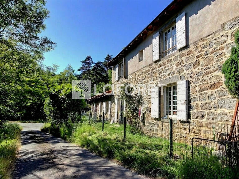 Maison dans les bois à JAS : 5 pièces 105 m2 sur 1054 m2 — photo 1