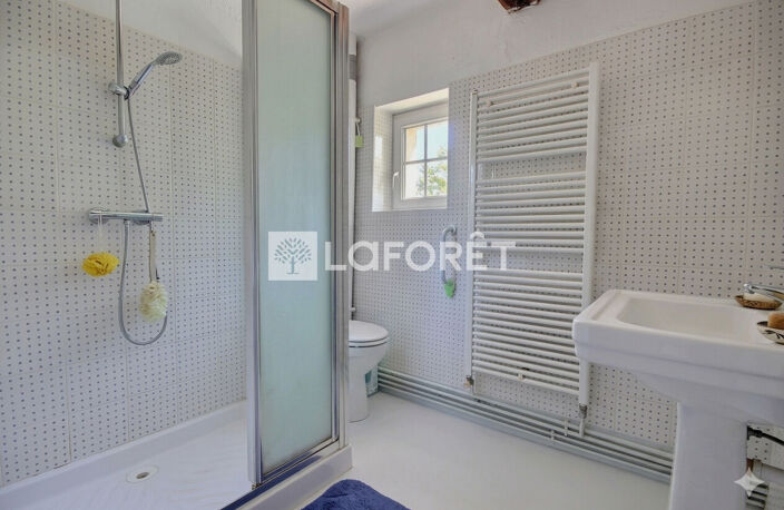 Maison dans les bois à JAS : 5 pièces 105 m2 sur 1054 m2 — photo 4