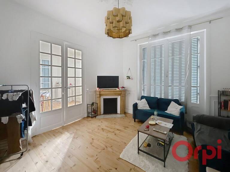 Appartement À Vendre - balcons filants - Type F3 — photo 1