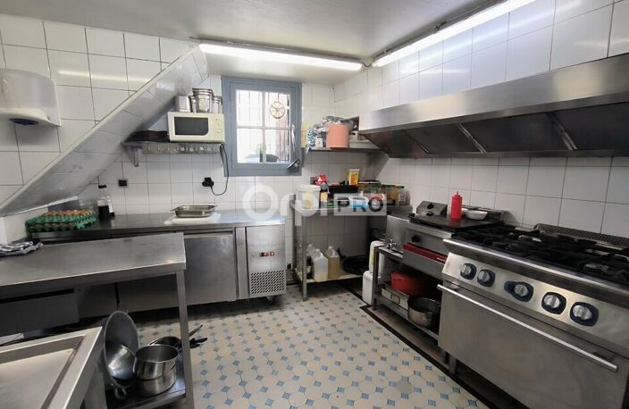 IMMEUBLE ET FOND DE COMMERCE A VENDRE — photo 2