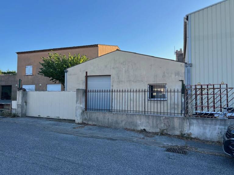 A LOUER LOCAL COMMERCIAL 130 M2 COGOLIN — photo 1