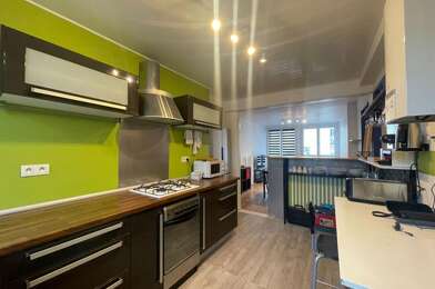 Appartement 4 pièces 927 €
