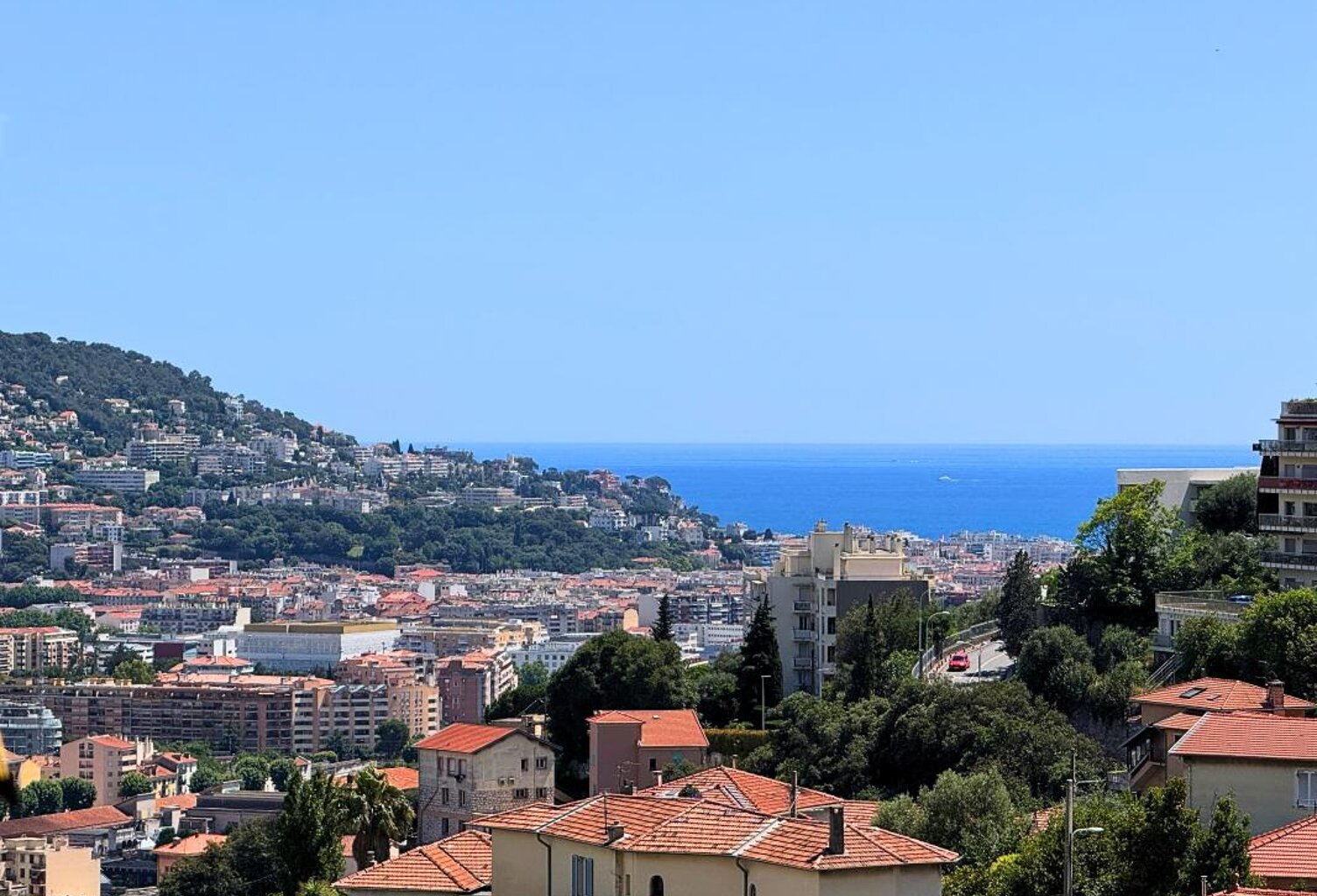 NICE CIMIEZ – 3 PIÈCES AVEC APERÇU MER ET PARKING — photo 1