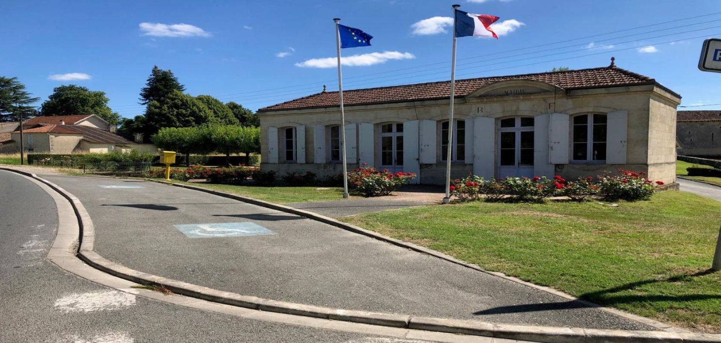 Terrain à bâtir de 500 m² à BELLEBAT (33)