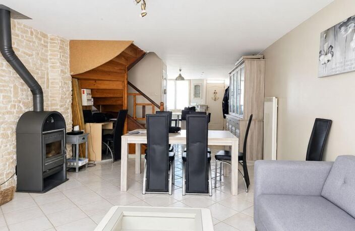 Maison À Vendre Rivedoux-Plage Centre village- 2 chambres-+ 1 mezzanine-une cour sans vis à vis — photo 2