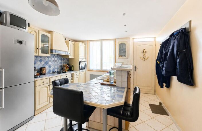Maison À Vendre Rivedoux-Plage Centre village- 2 chambres-+ 1 mezzanine-une cour sans vis à vis — photo 3