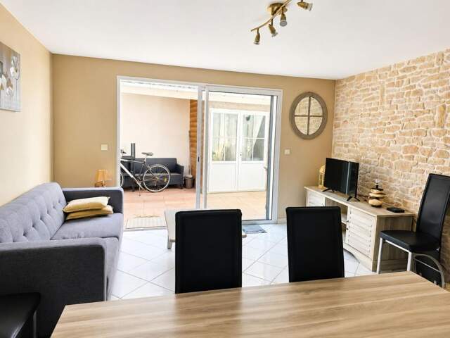 Maison À Vendre Rivedoux-Plage Centre village- 2 chambres-+ 1 mezzanine-une cour sans vis à vis — photo du bien