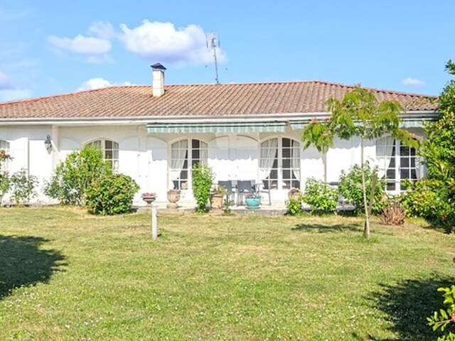 Charmante maison de plain-pied 4 chambres sur beau terrain arboré de 1 450 m² — photo du bien