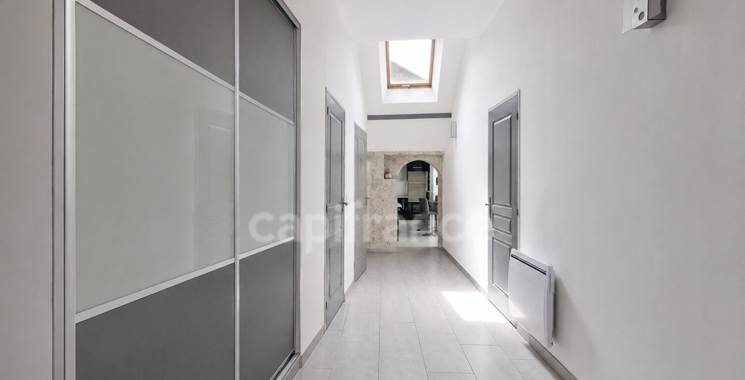 Maison de ville 228M2, 4 chambres, cour et terrasse — photo 1