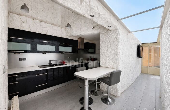 Maison de ville 228M2, 4 chambres, cour et terrasse — photo 2