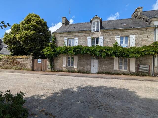 GUEMENE SUR SCORFF MAISON BOURGEOISE À RÉNOVER DE 5 PIÈCES 131M² ENVIRON TROIS DÉPENDANCES EN PIERRE SOUS ARDOISE PARCELLE DE 1740M² — photo du bien