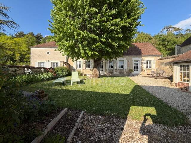 Maison à vendre 9 pièces GY L'EVEQUE (89) Propriété de caractère de 185 m2 4 chambres plus bureau   Terrain — photo du bien
