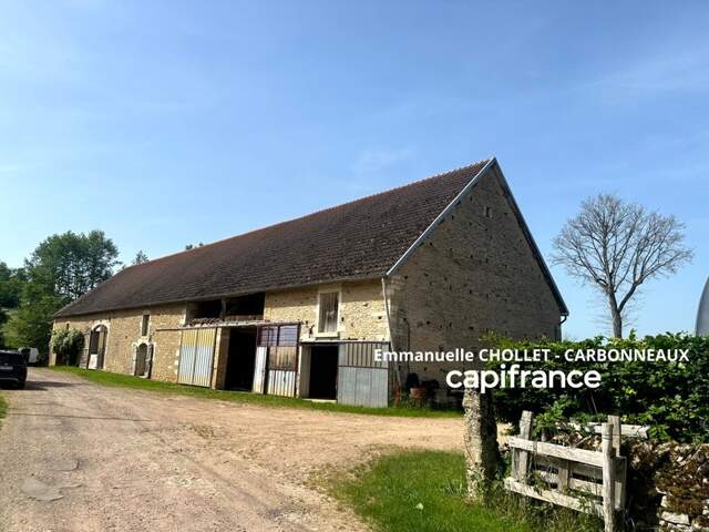 ENSEMBLE DE GRANGES ET TERRES – PLUS DE 7 HECTARES – ENTRE POUILLY-EN-AUXOIS ET SAULIEU — photo du bien