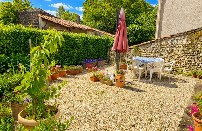 Maison à vendre 5 pièces MOSNAC (17)maison avec petit jardin de vente à terme libre — photo 2