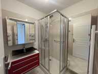 T4 PROCHE HOPITAL CROIX-ROUSSE AVEC GARAGES ET BALCONS — photo 2