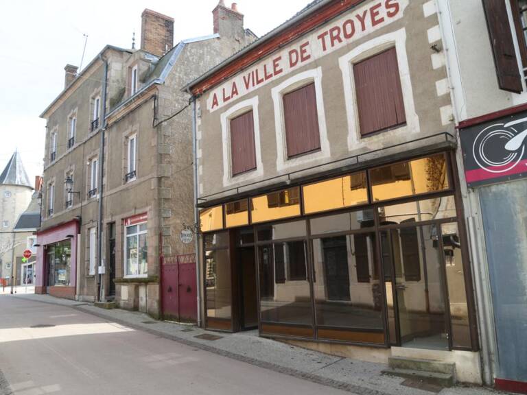 Petit immeuble en centre bourg — photo 1