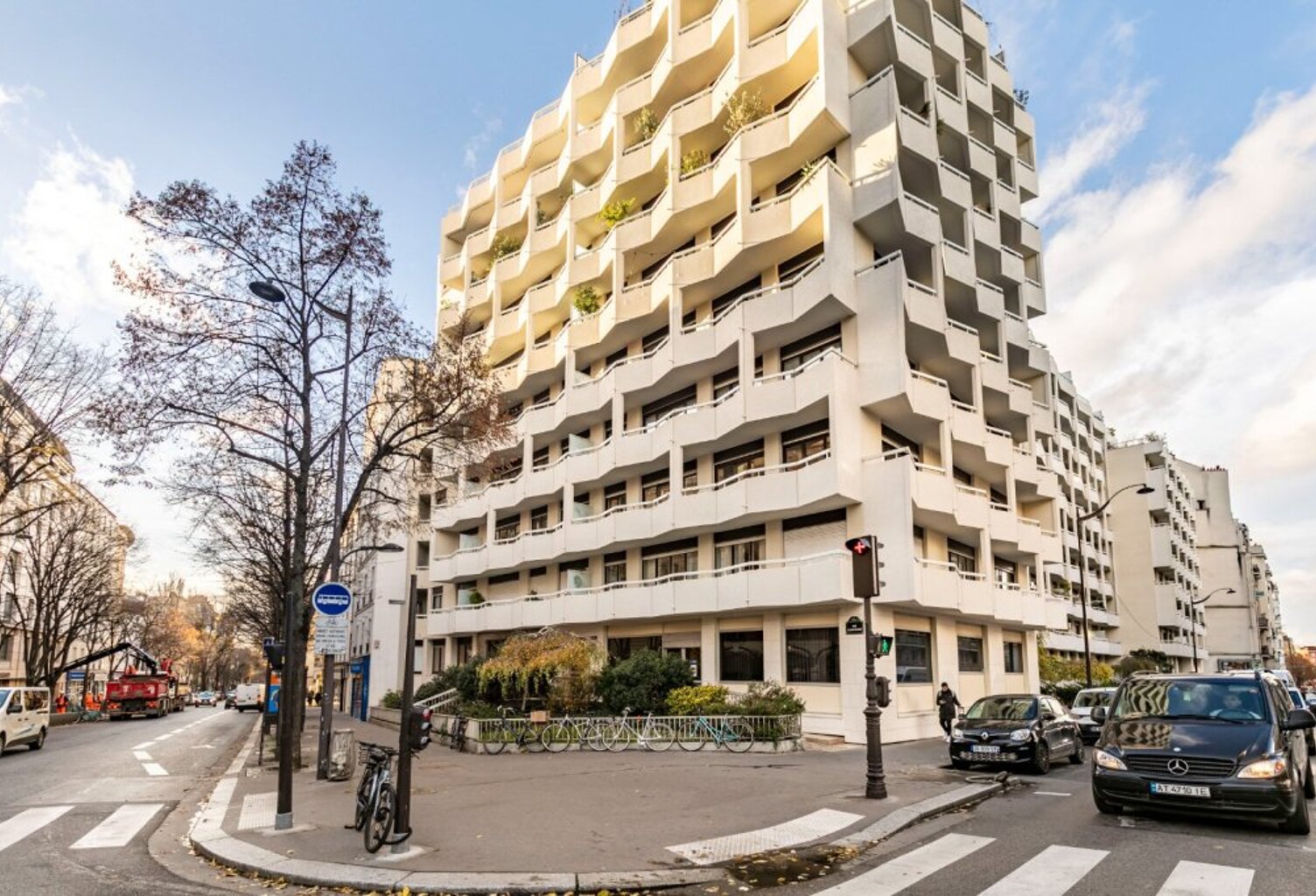 BUREAUX A VENDRE - PARIS 75018 - GUY MOQUET / JULES JOFFRIN — photo 1