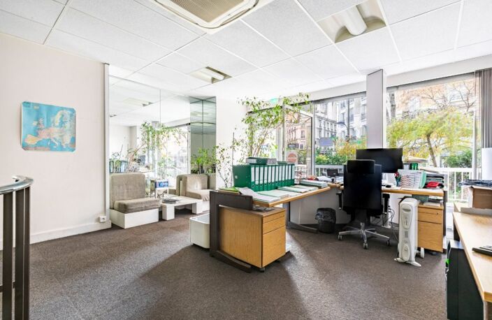 BUREAUX A VENDRE - PARIS 75018 - GUY MOQUET / JULES JOFFRIN — photo 2