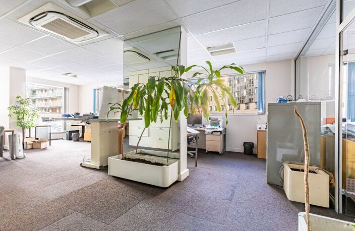 BUREAUX A VENDRE - PARIS 75018 - GUY MOQUET / JULES JOFFRIN — photo 5