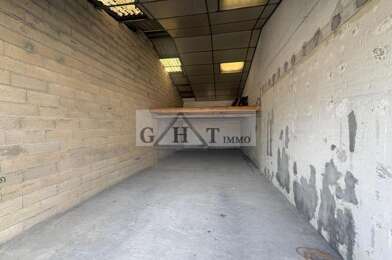 Local industriel  860 €