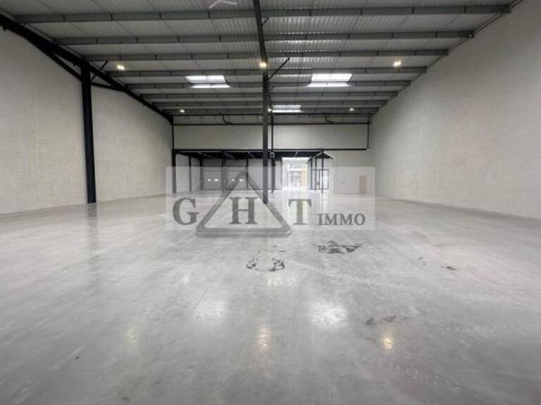 A LOUER LOCAUX D'ACTIVITES NEUF DE 450 à 1 900 m² — photo 1